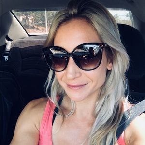 Meet your Posher, Roxy